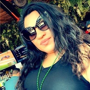 Meet your Posher, Cassondra